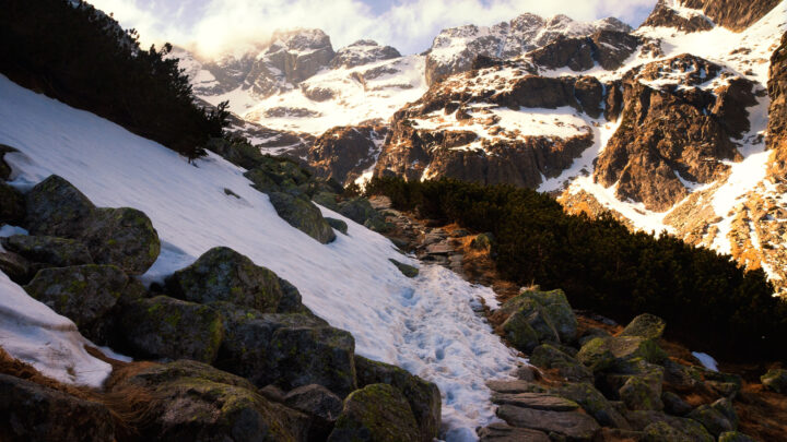 Odkryj Magię Tatr Poza Tłumami – Dlaczego Warto Wybrać Podróż w Mniej Popularne Miesiące?