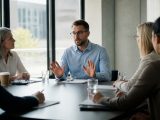 Asertywność w pracy – dlaczego tak trudno powiedzieć „nie” i jak to zmienić?